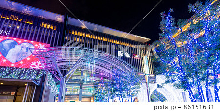 《福岡県》ライトアップされたJR博多駅（光の街・博多） 86151631