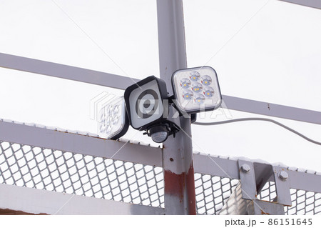 防犯カメラ　surveillance camera 86151645