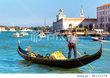 Gondola on Canal Grande in Venice Gondola on Canal Grande in Venice 86152279
