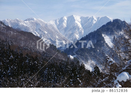 新発田市赤谷地区周辺の、冬の山岳展望 新発田市赤谷地区周辺の、冬の山岳展望 86152836
