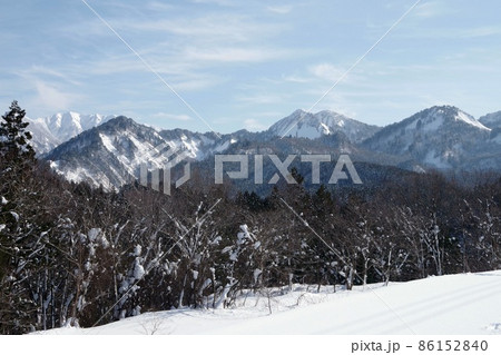 新発田市赤谷地区周辺の、冬の山岳展望 新発田市赤谷地区周辺の、冬の山岳展望 86152840