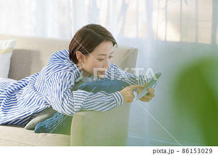 キャッシュレス決済　30代女性 86153029