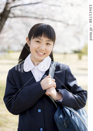 新中学生　小学校卒業　入学イメージ 86153403