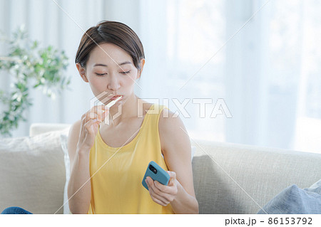 朝の支度 女性 30代 朝の支度 女性 30代 86153792