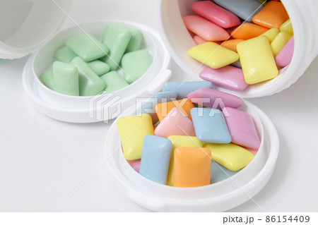 ガム, 噛む, おやつ, お菓子, 食べ物, チューイングガム, 容器, プラスティック容器 86154409