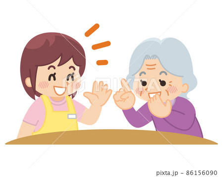 介護士と高齢女性が会話をしている　ヘルパー 86156090