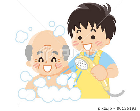 高齢男性に入浴介助を行う介護士　ヘルパー 86156193