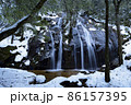 雪の滝（横） 86157395