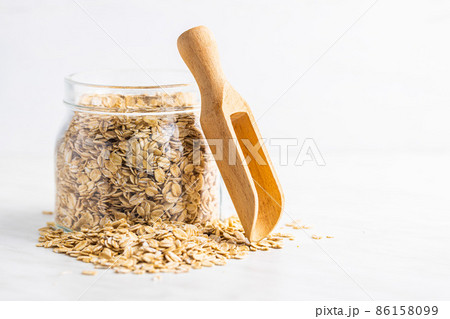 Breakfast cereals. Uncooked oatmeal. Raw oat flakes. Breakfast cereals. Uncooked oatmeal. Raw oat flakes. 86158099