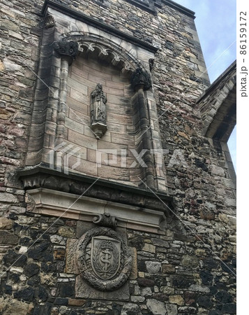 イギリス スコットランド エディンバラ城 国立戦争記念館の壁の像と紋章 イギリス スコットランド エディンバラ城 国立戦争記念館の壁の像と紋章 86159172