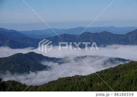 池田町上空の下層雲　部子山からの眺め　福井県今立郡池田町 86160359