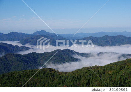 池田町上空の下層雲　部子山からの眺め　福井県今立郡池田町 86160361