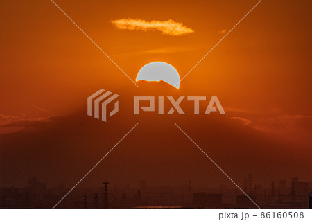 夕暮れのダイヤモンド富士 86160508