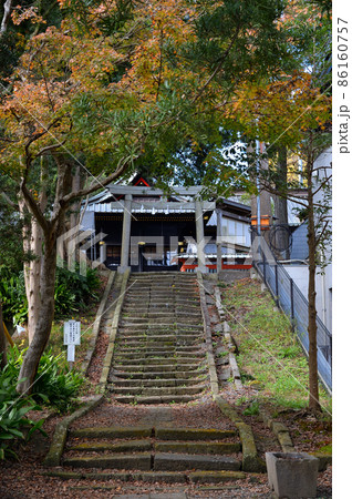 玉前神社、招魂殿に向かう参道 86160757