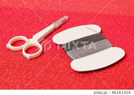 糸、裁縫、裁縫道具、ハサミ、はさみ、切る、紐、ひも、家庭科 糸、裁縫、裁縫道具、ハサミ、はさみ、切る、紐、ひも、家庭科 86161928