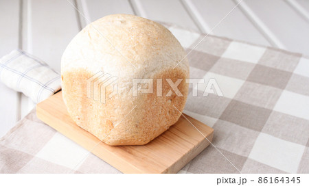 全粒粉入りの食パン　16:9 86164345