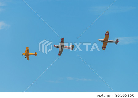 スイス空軍歴代練習機の編隊飛行 スイス空軍歴代練習機の編隊飛行 86165250