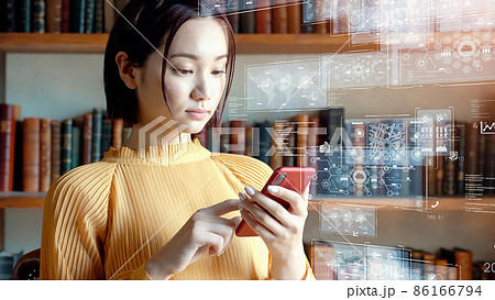 スマホを使う女性 スマホを使う女性 86166794