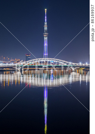 東京スカイツリー 鬼滅の刃コラボ特別ライティング 宇髄天元の写真素材