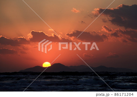 海辺の夕陽 86171204