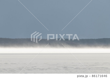 地吹雪の野付湾 86171646