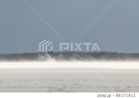 地吹雪の野付湾 地吹雪の野付湾 86171812