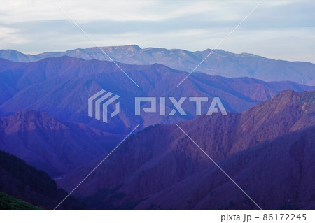 蓬ヒュッテからの苗場山 蓬ヒュッテからの苗場山 86172245
