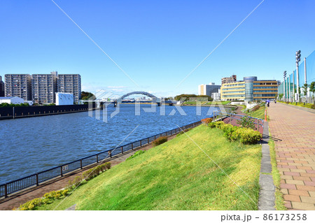 東京都隅田川の風景(尾竹橋付近、2021年) 86173258