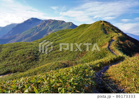 七ツ小屋山からの谷川岳への稜線 七ツ小屋山からの谷川岳への稜線 86173333