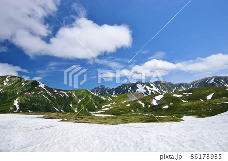 立山連峰　初夏の季節 86173935
