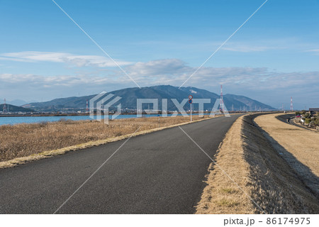 《三重県》長良川風景　養老山地 86174975