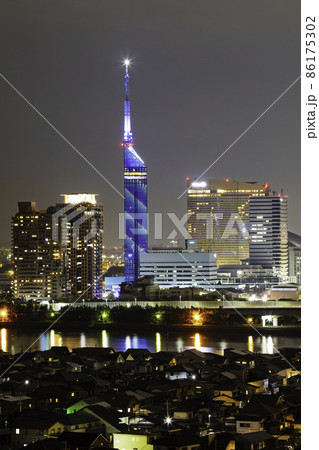 美しい福岡の夜景 夜の福岡タワー 86175302