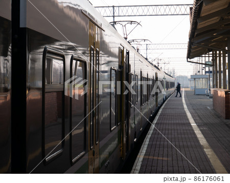 A new electric train at the station A new electric train at the station 86176061