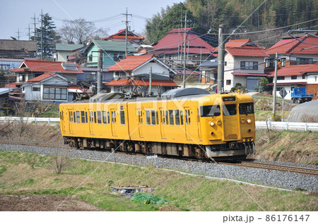 伯備線　生山－上石見　JR西日本　115系1000番台　G-04編成（岡山） 86176147