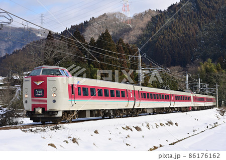 伯備線 根雨-黒坂 JR西日本 381系 増結編成(米子) やくも 伯備線 根雨-黒坂 JR西日本 381系 増結編成(米子) やくも 86176162