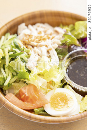 美味しい蒸し鶏野菜サラダ 美味しい蒸し鶏野菜サラダ 86176939