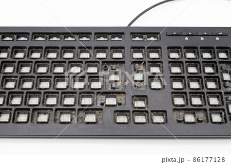 ほこりが積もったキーボードの清掃 ほこりが積もったキーボードの清掃 86177128