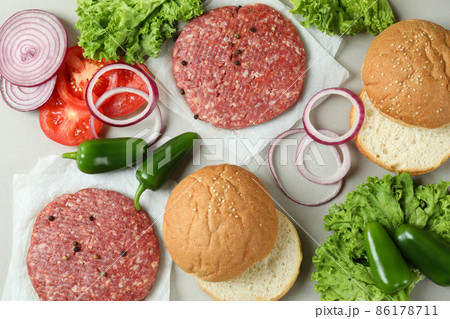 Concept of cooking burger with burger ingredients Concept of cooking burger with burger ingredients 86178711