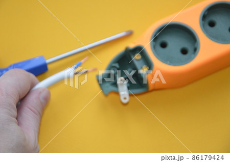 Creating a plug and socket 86179424