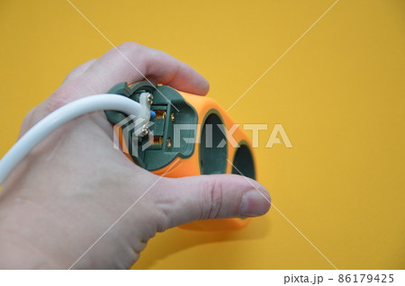 Creating a plug and socket 86179425
