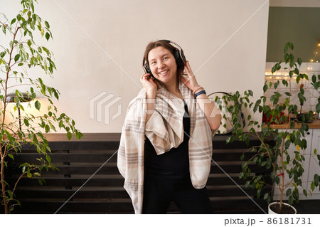 Young woman sing at home. House lyrics dance. Funny song. Independent portrait 86181731