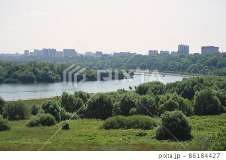 view of the Moscow river from the Kolomenskoye Park in Moscow 86184427