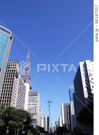 サンパウロのビジネス街と青空　ブラジル 86187017