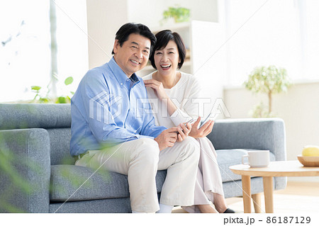 ミドル夫婦 団欒 ミドル男性 ミドル女性 ミドル夫婦 団欒 ミドル男性 ミドル女性 86187129