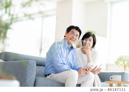 ミドル夫婦 団欒 ミドル男性 ミドル女性 ミドル夫婦 団欒 ミドル男性 ミドル女性 86187131