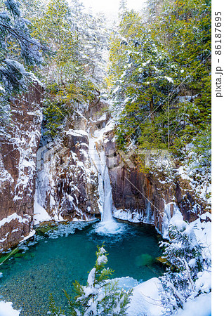 冬の柿其渓谷 牛ヶ滝【長野県】 冬の柿其渓谷 牛ヶ滝【長野県】 86187695