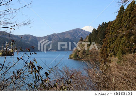 箱根芦ノ湖と富士山 86188251