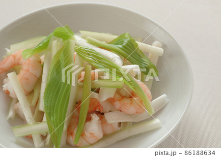 うるいとエビのサラダ（手料理） 86188634