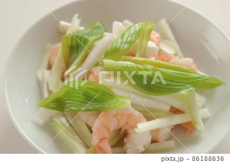 うるいとエビのサラダ（手料理） 86188636
