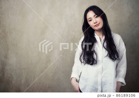 ビューティー　ロングヘアの女性 86189106